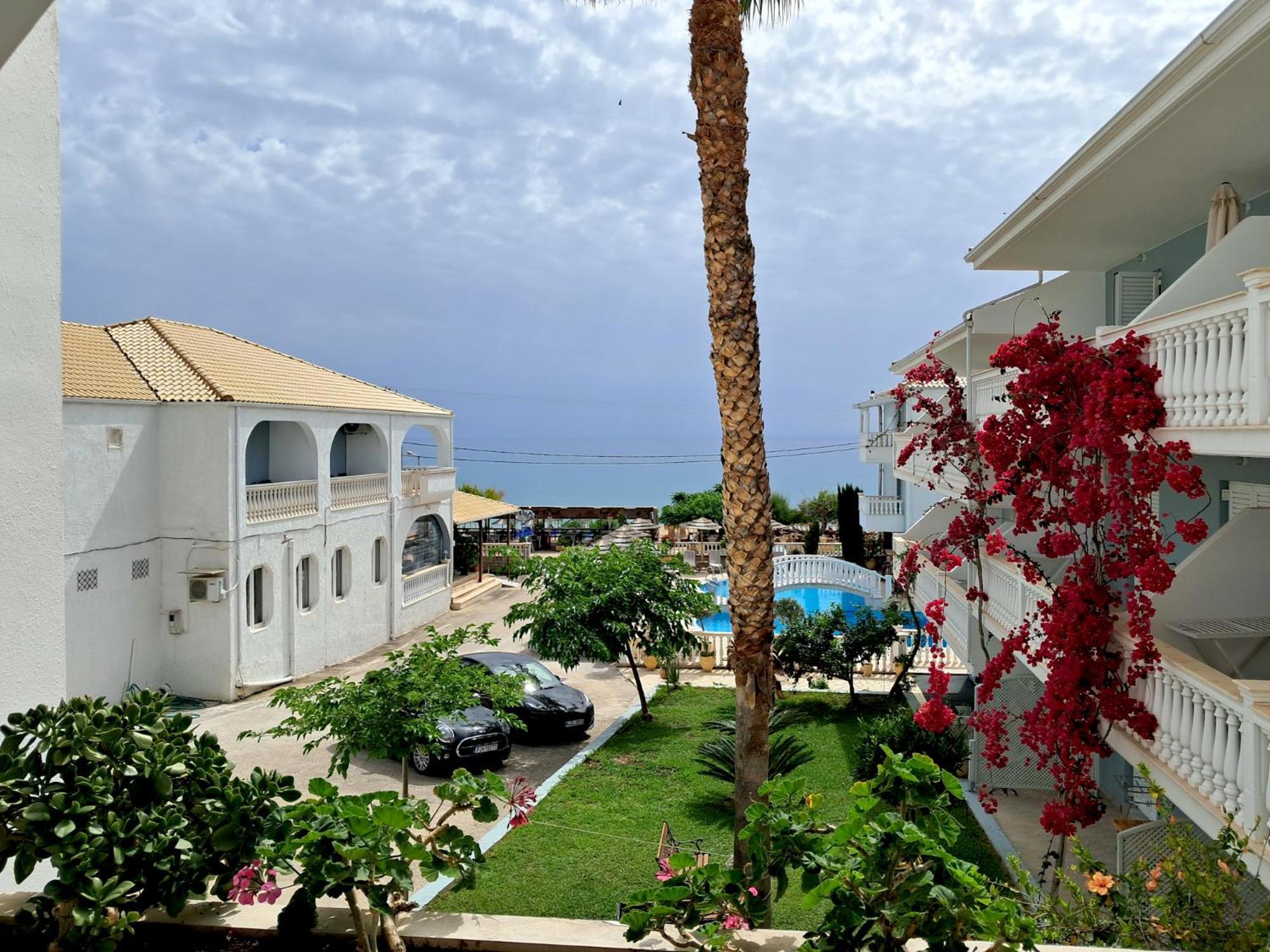 Sigma Hotel Paralia Vrachou Exteriör bild