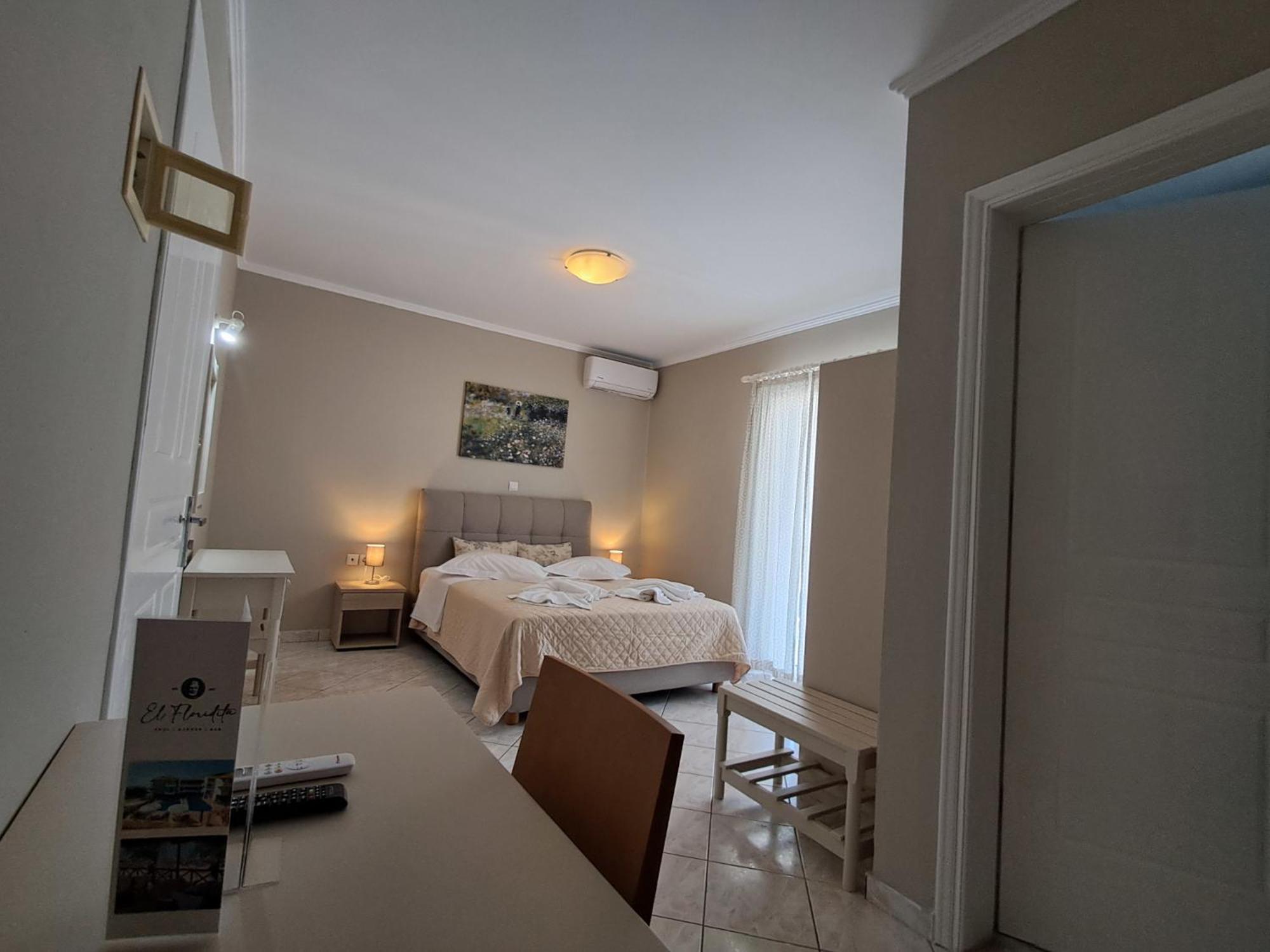 Sigma Hotel Paralia Vrachou Exteriör bild