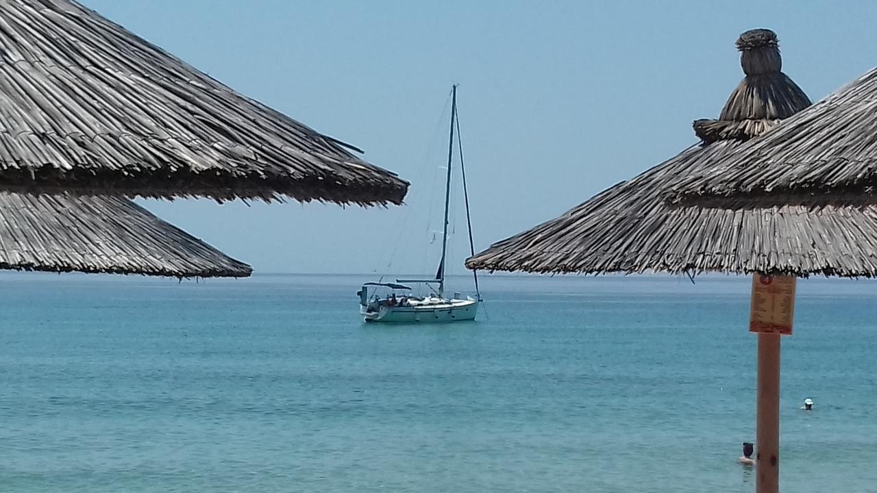 Sigma Hotel Paralia Vrachou Exteriör bild